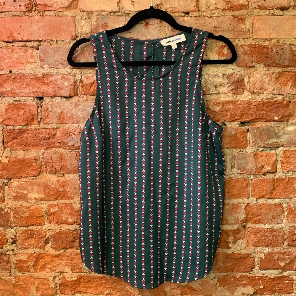 Sleeveless green shirt with chevron pattern